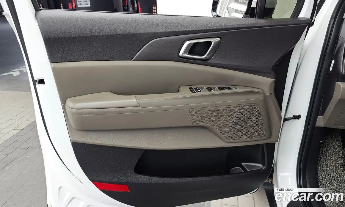 Kia Carnival 2025 1.6 автомат (гидро), фото 13