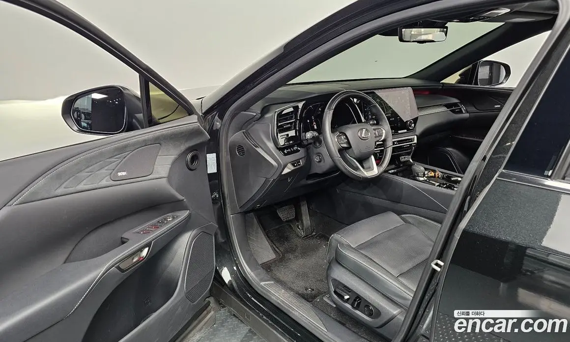 Lexus RX 2025 2.5 автомат (гидро), фото 13 Lexus RX 2025 2.5 автомат (гидро), фото 13