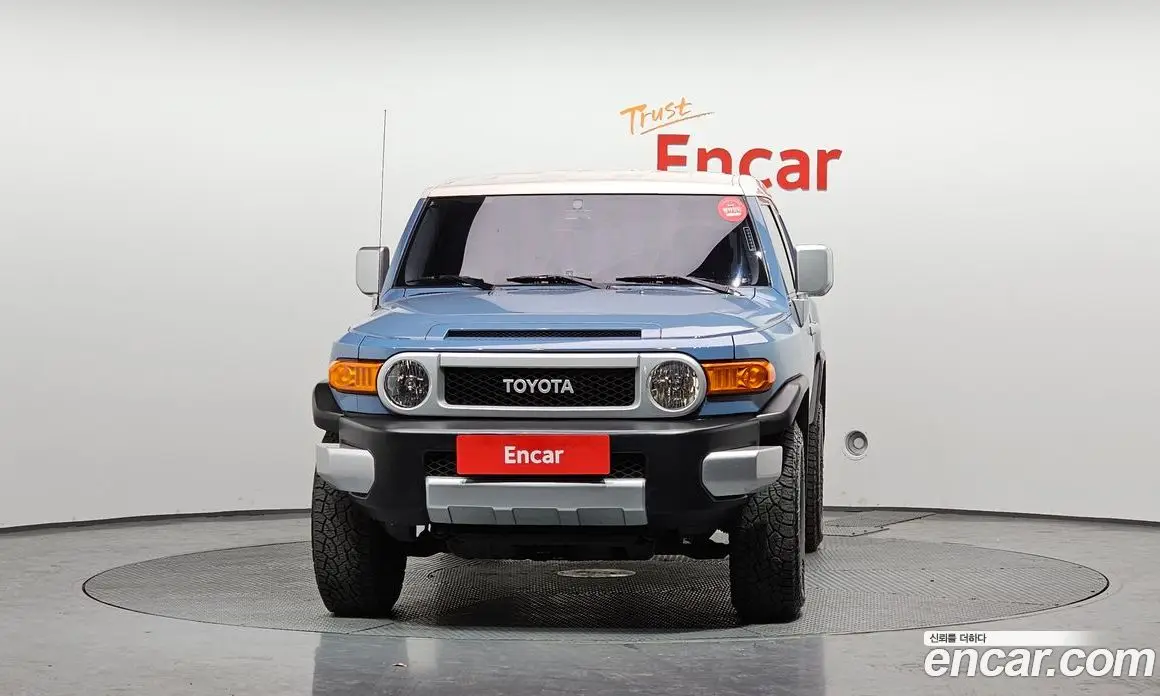 Toyota FJ Cruiser 2014 4.0 автомат (гидро), фото 3 Toyota FJ Cruiser 2014 4.0 автомат (гидро), фото 3