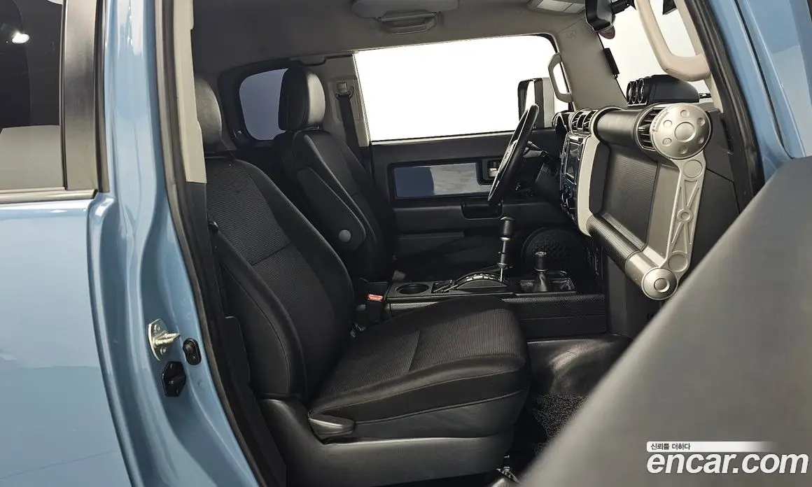 Toyota FJ Cruiser 2014 4.0 автомат (гидро), фото 10 Toyota FJ Cruiser 2014 4.0 автомат (гидро), фото 10