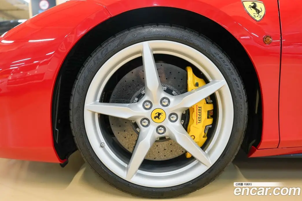 Ferrari 488 2016 3.9 автомат (гидро), фото 5 Ferrari 488 2016 3.9 автомат (гидро), фото 5