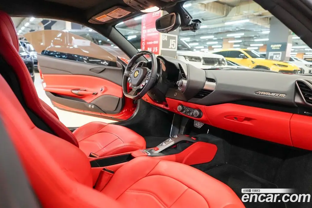 Ferrari 488 2016 3.9 автомат (гидро), фото 10 Ferrari 488 2016 3.9 автомат (гидро), фото 10
