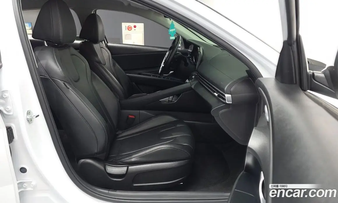 Hyundai Avante 2022 1.6 автомат (гидро), фото 17
