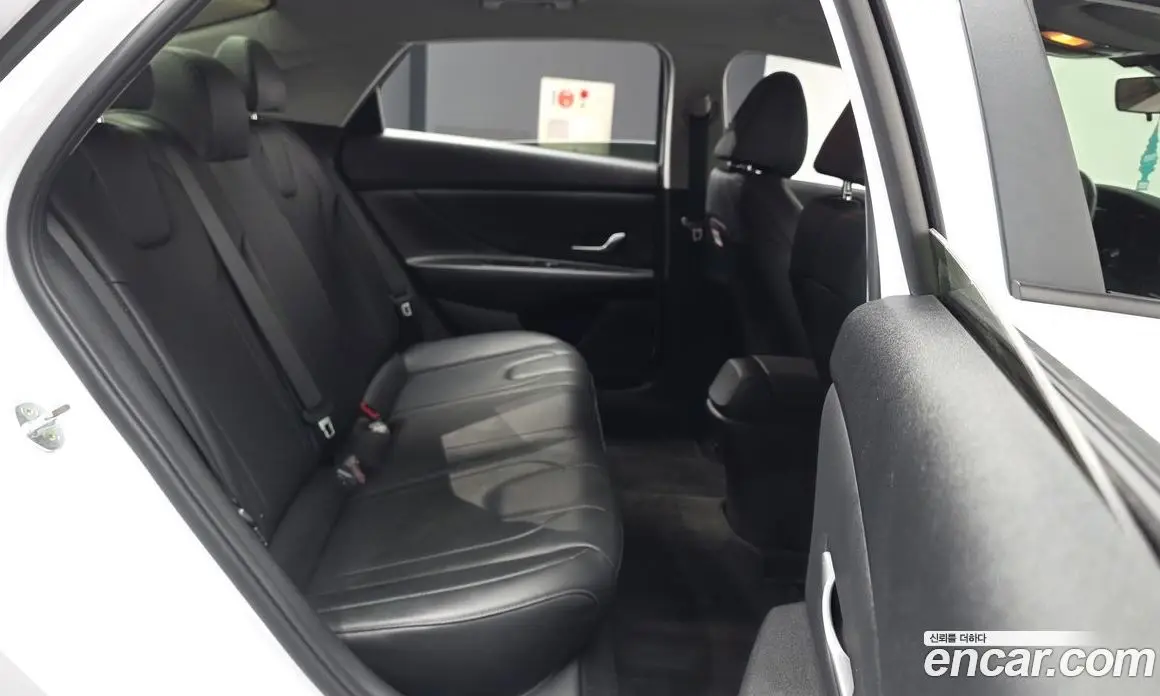 Hyundai Avante 2022 1.6 автомат (гидро), фото 18