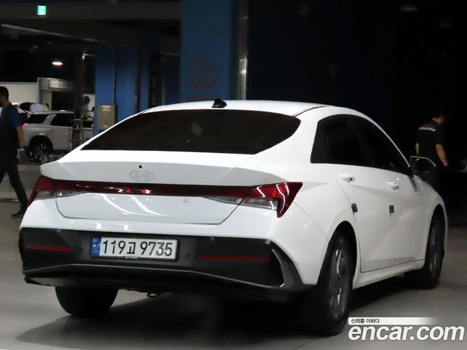 Hyundai Avante 2024 1.6 автомат (гидро), фото 4