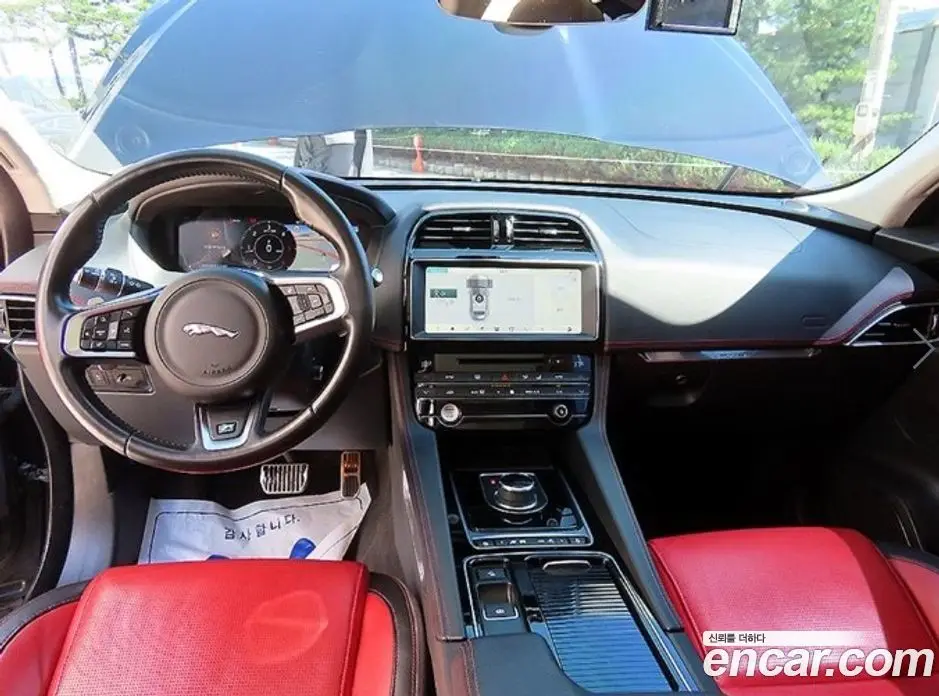 Jaguar F-Pace 2019 2.0 автомат (гидро), фото 7 Jaguar F-Pace 2019 2.0 автомат (гидро), фото 7