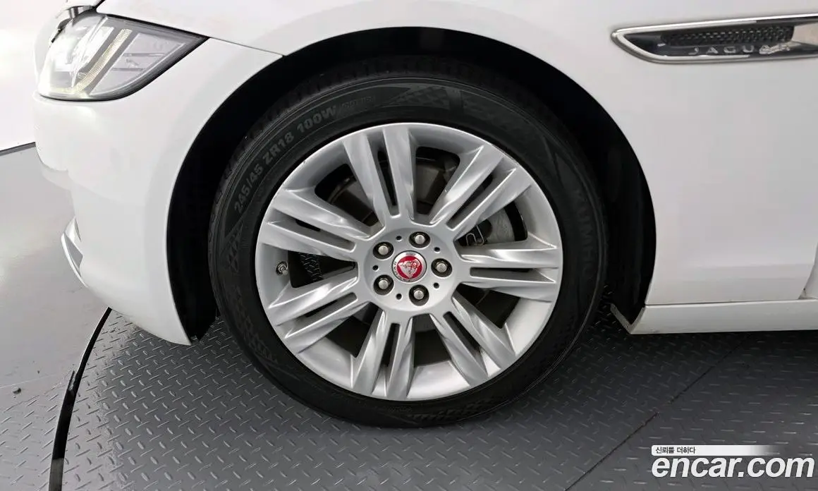 Jaguar XF 2016 2.0 автомат (гидро), фото 5 Jaguar XF 2016 2.0 автомат (гидро), фото 5