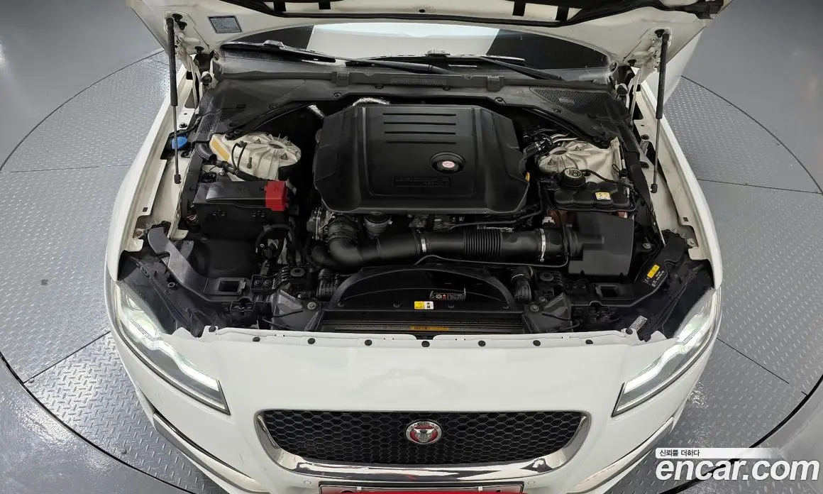Jaguar XF 2016 2.0 автомат (гидро), фото 6 Jaguar XF 2016 2.0 автомат (гидро), фото 6