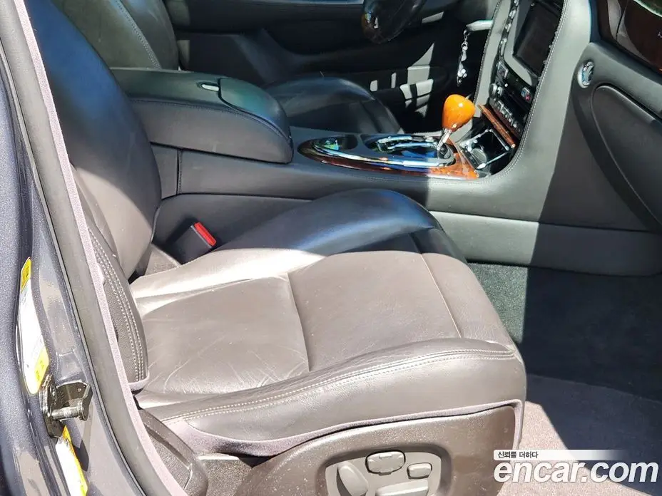 Jaguar XJ-8 2005 3.6 автомат (гидро), фото 19 Jaguar XJ-8 2005 3.6 автомат (гидро), фото 19