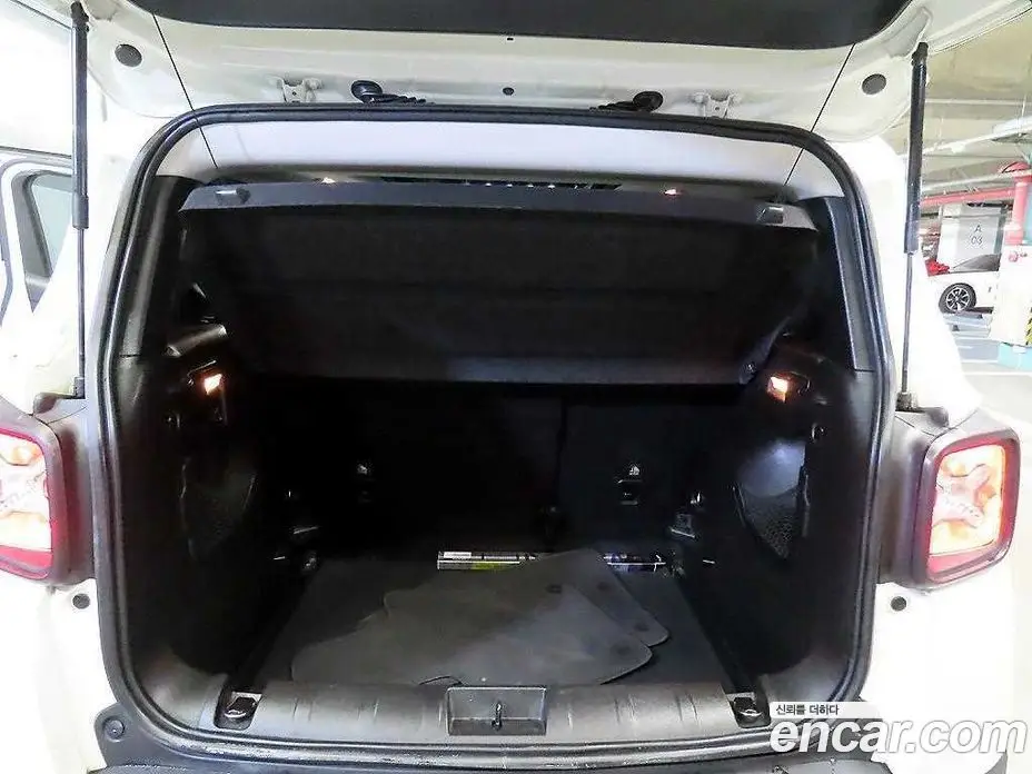 Jeep Renegade 2016 2.0 автомат (гидро), фото 17 Jeep Renegade 2016 2.0 автомат (гидро), фото 17