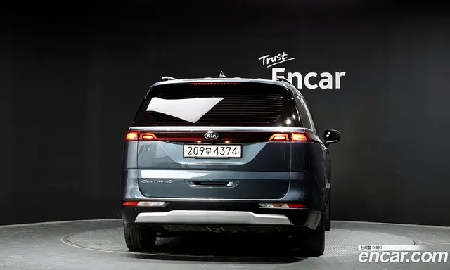 Kia Carnival 2020 2.2 автомат (гидро), миниатюра 4