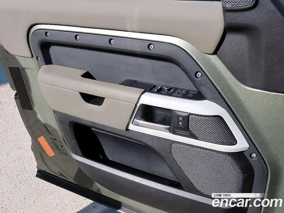 Land Rover Defender 2021 3.0 автомат (гидро), фото 11