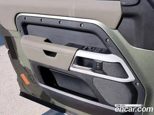 Land Rover Defender 2021 3.0 автомат (гидро), миниатюра 11