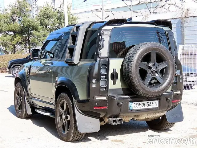 Land Rover Defender 2021 3.0 автомат (гидро), миниатюра 3
