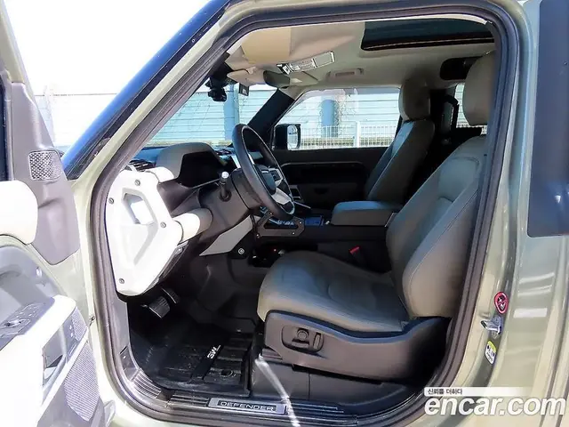 Land Rover Defender 2021 3.0 автомат (гидро), миниатюра 5