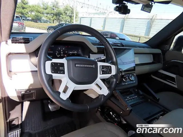Land Rover Defender 2021 3.0 автомат (гидро), миниатюра 7