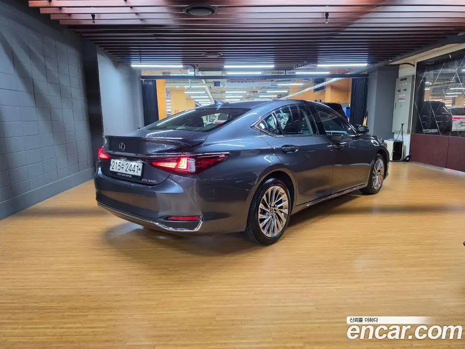 Lexus ES 2025 2.5 автомат (вариатор), фото 2 Lexus ES 2025 2.5 автомат (вариатор), фото 2
