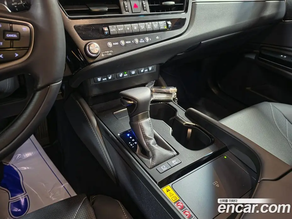 Lexus ES 2025 2.5 автомат (вариатор), фото 9 Lexus ES 2025 2.5 автомат (вариатор), фото 9