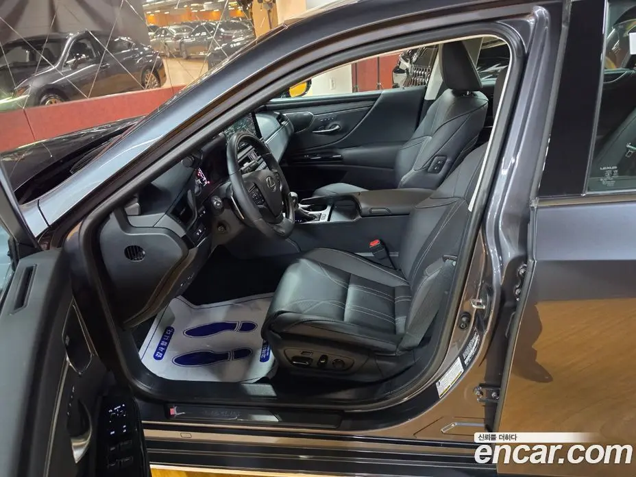 Lexus ES 2025 2.5 автомат (вариатор), фото 10 Lexus ES 2025 2.5 автомат (вариатор), фото 10