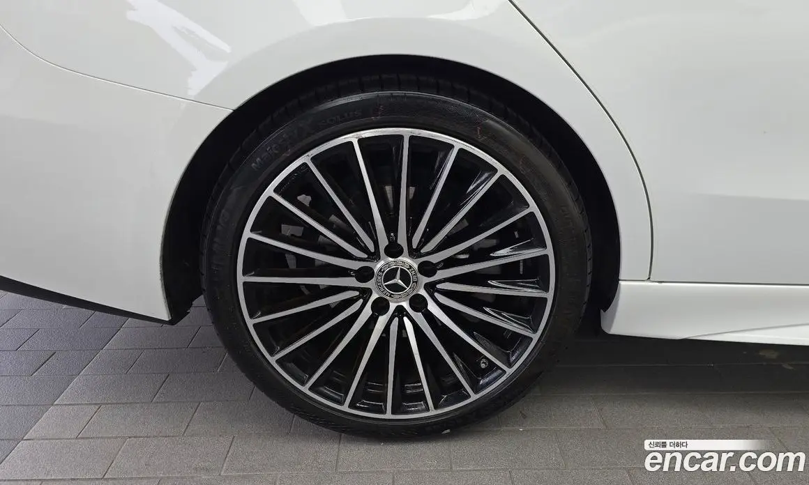 Mercedes-Benz C-Class 2023 2.0 автомат (гидро), фото 5
