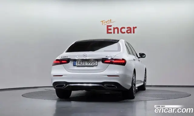 Mercedes-Benz E-Class 2022 1.9 автомат (гидро), миниатюра 4