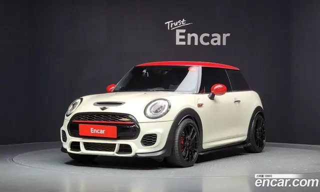 Mini Cooper 2017 2.0 автомат (гидро), миниатюра 1 Mini Cooper 2017 2.0 автомат (гидро), миниатюра 1