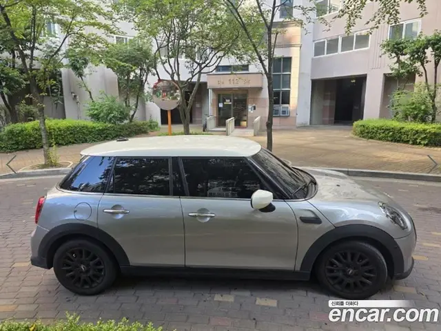 Mini Cooper 2023 1.5 автомат (гидро), миниатюра 6