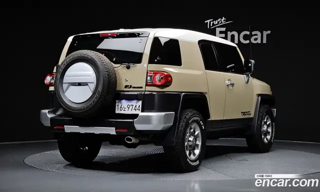 Toyota FJ Cruiser 2013 4.0 автомат (гидро), миниатюра 2