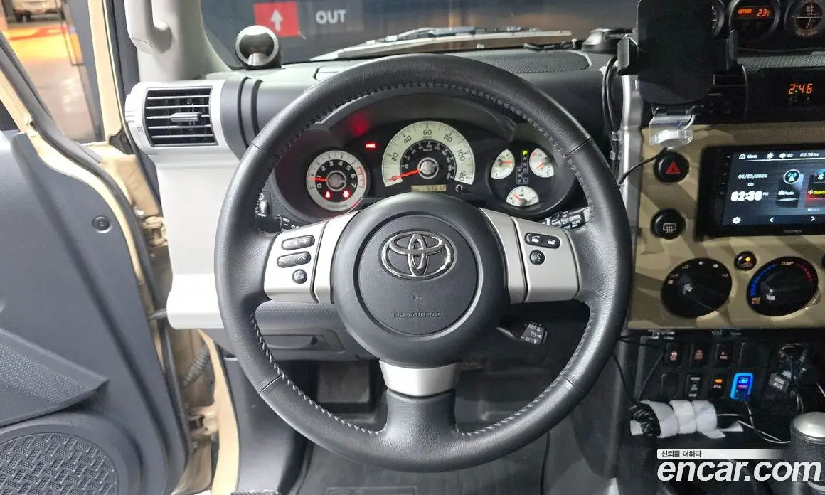 Toyota FJ Cruiser 2013 4.0 автомат (гидро), фото 13