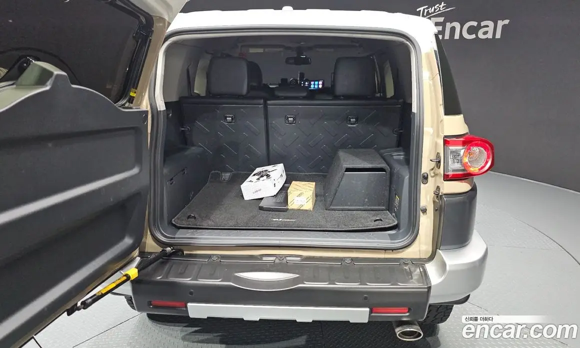 Toyota FJ Cruiser 2013 4.0 автомат (гидро), фото 20