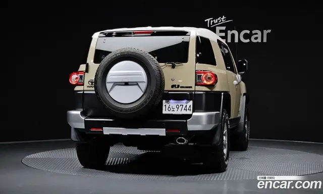 Toyota FJ Cruiser 2013 4.0 автомат (гидро), миниатюра 4