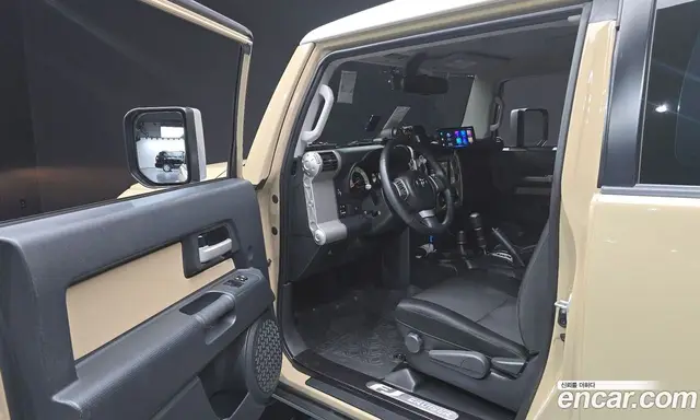 Toyota FJ Cruiser 2013 4.0 автомат (гидро), миниатюра 10