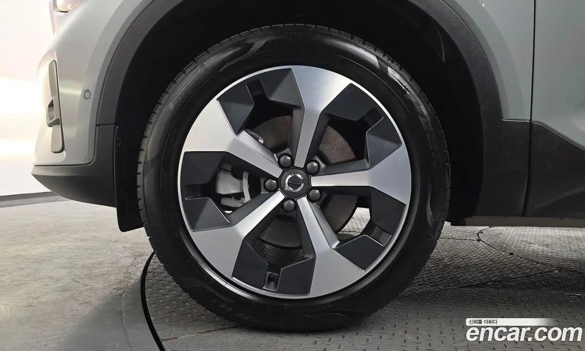 Volvo XC40 2024 2.0 автомат (гидро), фото 4 Volvo XC40 2024 2.0 автомат (гидро), фото 4