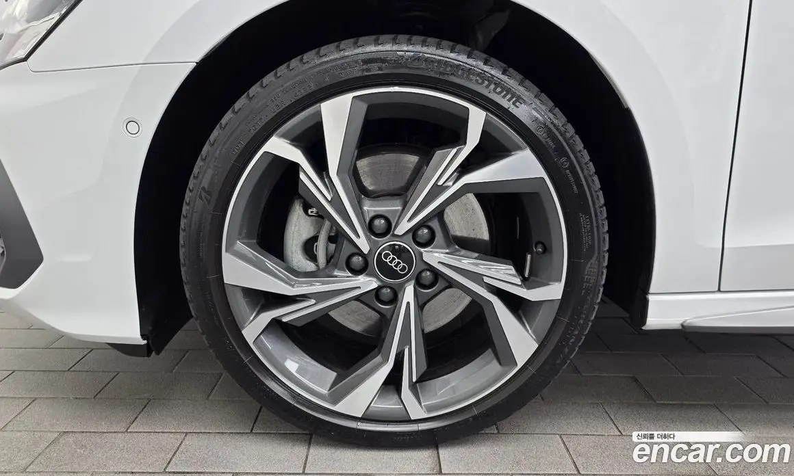 Audi A3 2023 2.0 автомат (гидро), фото 4