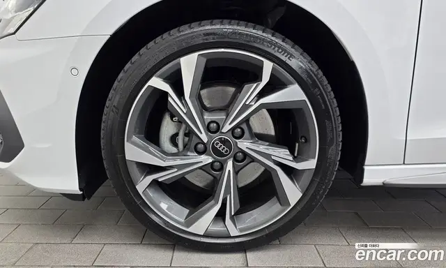 Audi A3 2023 2.0 автомат (гидро), миниатюра 4