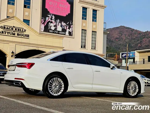Audi A6 2021 2.0 автомат (гидро), миниатюра 2