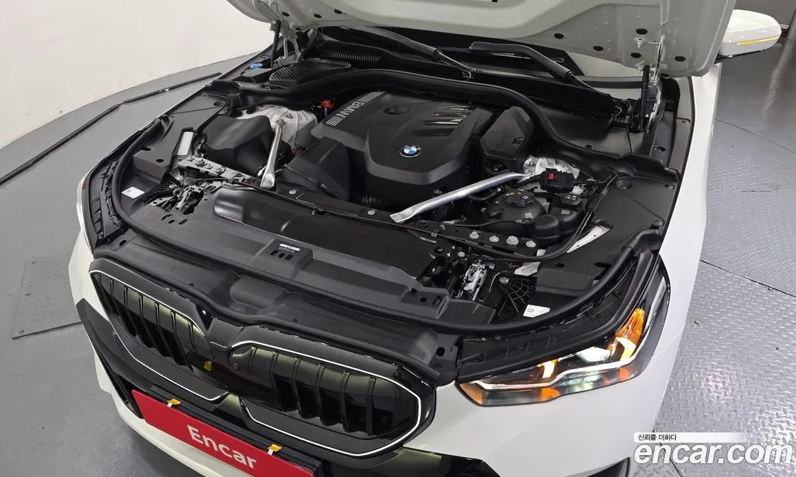 BMW 5 серия 2025 2.0 автомат (гидро), фото 6