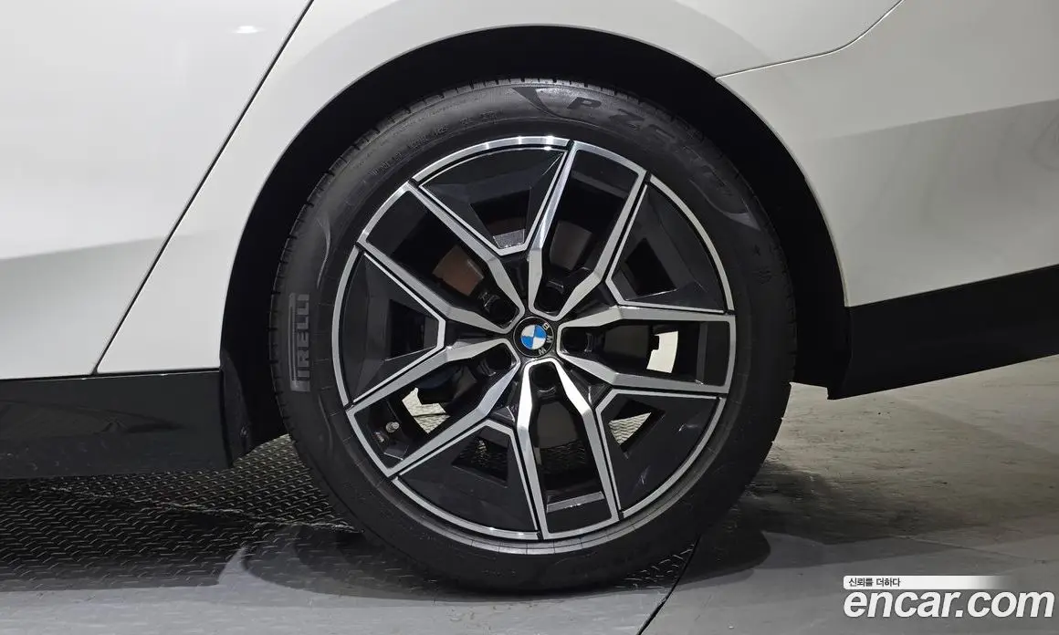 BMW 5 серия 2025 2.0 автомат (гидро), фото 7