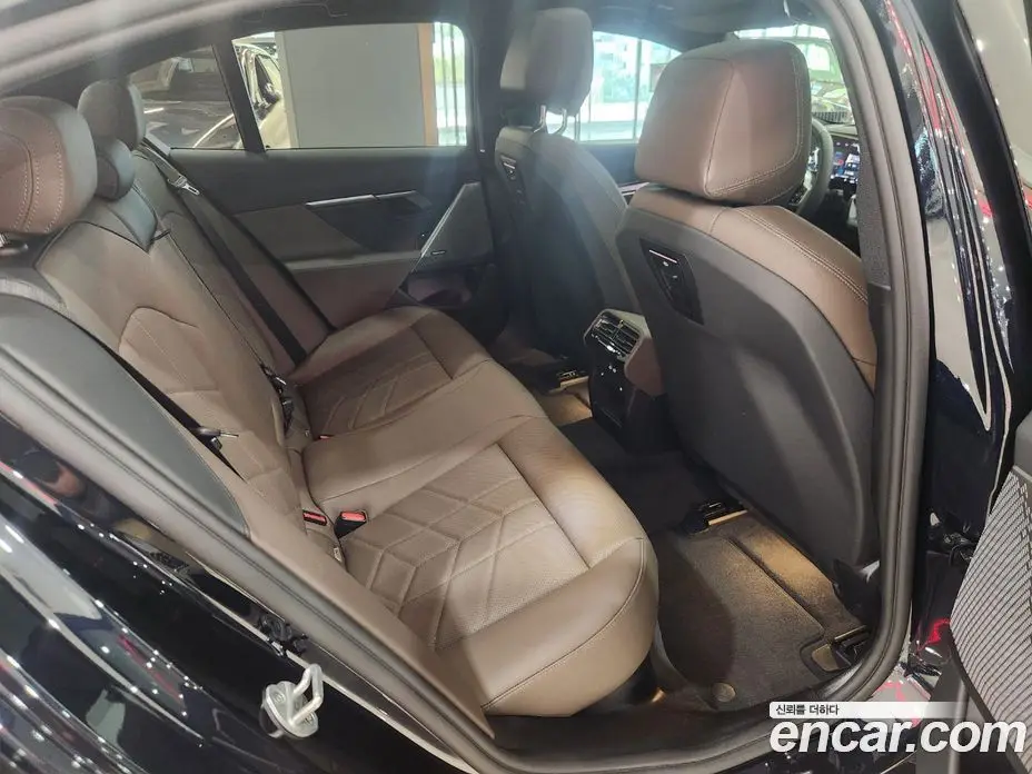 BMW 5 серия 2025 2.0 автомат (гидро), фото 12