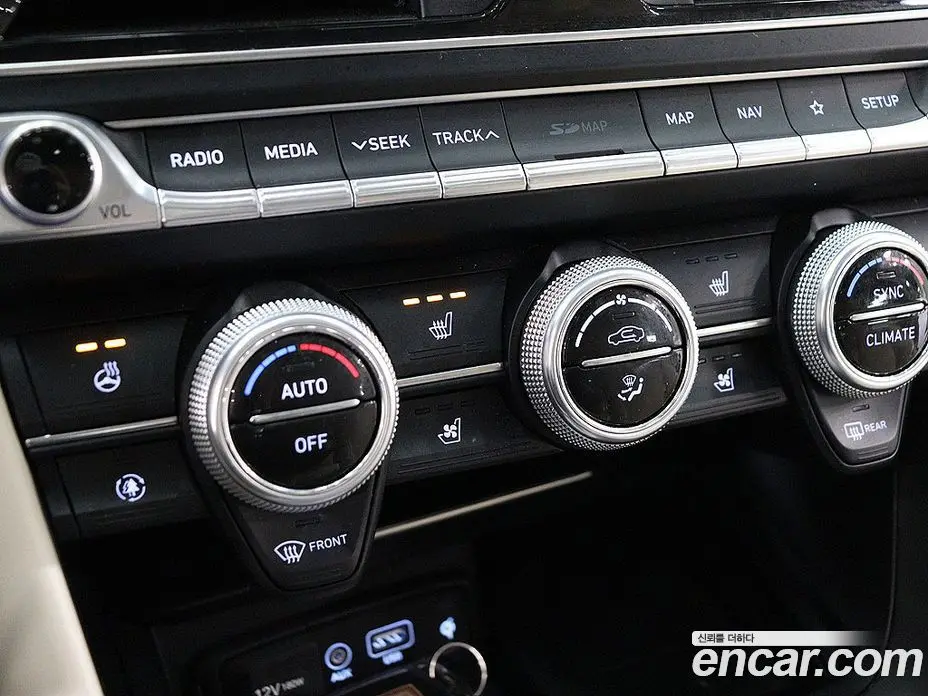 Genesis G70 2019 2.2 автомат (гидро), фото 16 Genesis G70 2019 2.2 автомат (гидро), фото 16