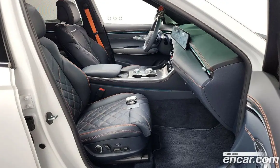 Genesis GV70 2024 2.5 автомат (гидро), фото 15 Genesis GV70 2024 2.5 автомат (гидро), фото 15