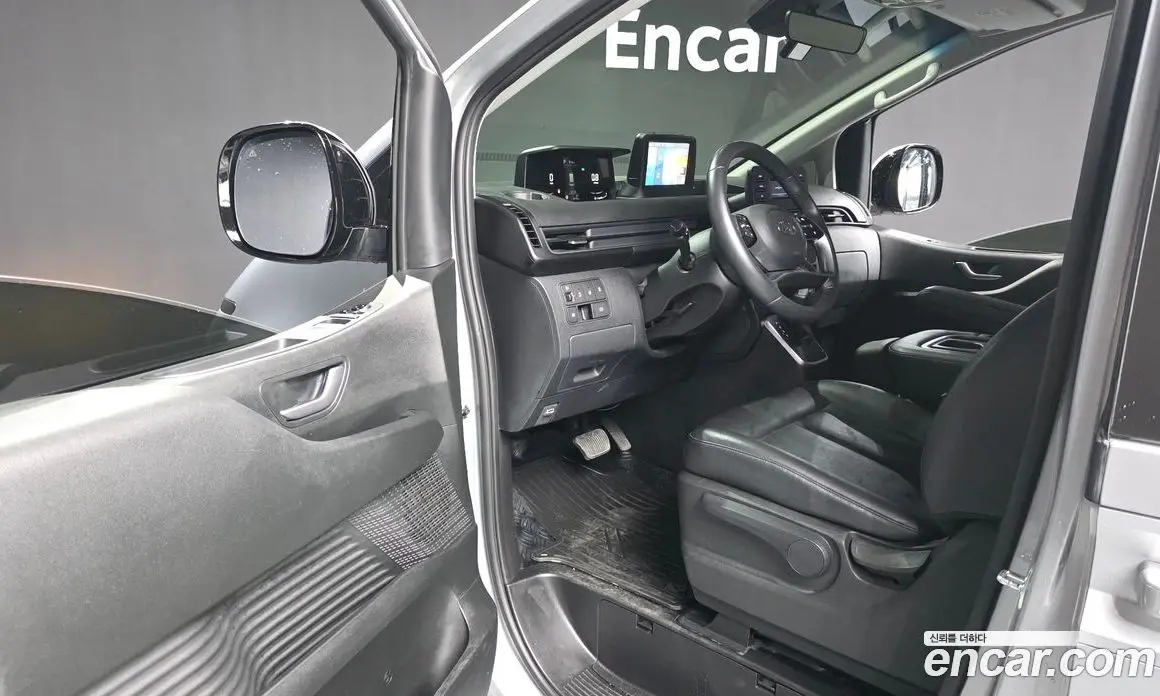 Hyundai Staria 2022 2.2 автомат (гидро), фото 13