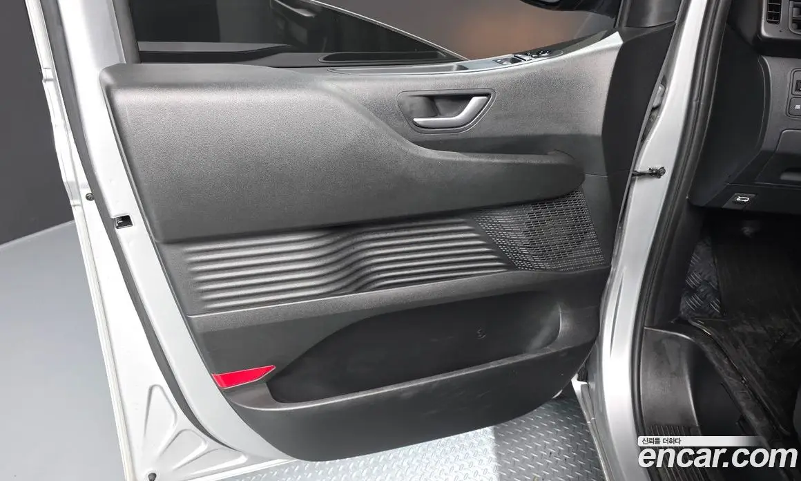 Hyundai Staria 2022 2.2 автомат (гидро), фото 14