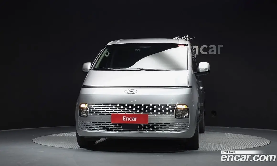 Hyundai Staria 2022 2.2 автомат (гидро), фото 3