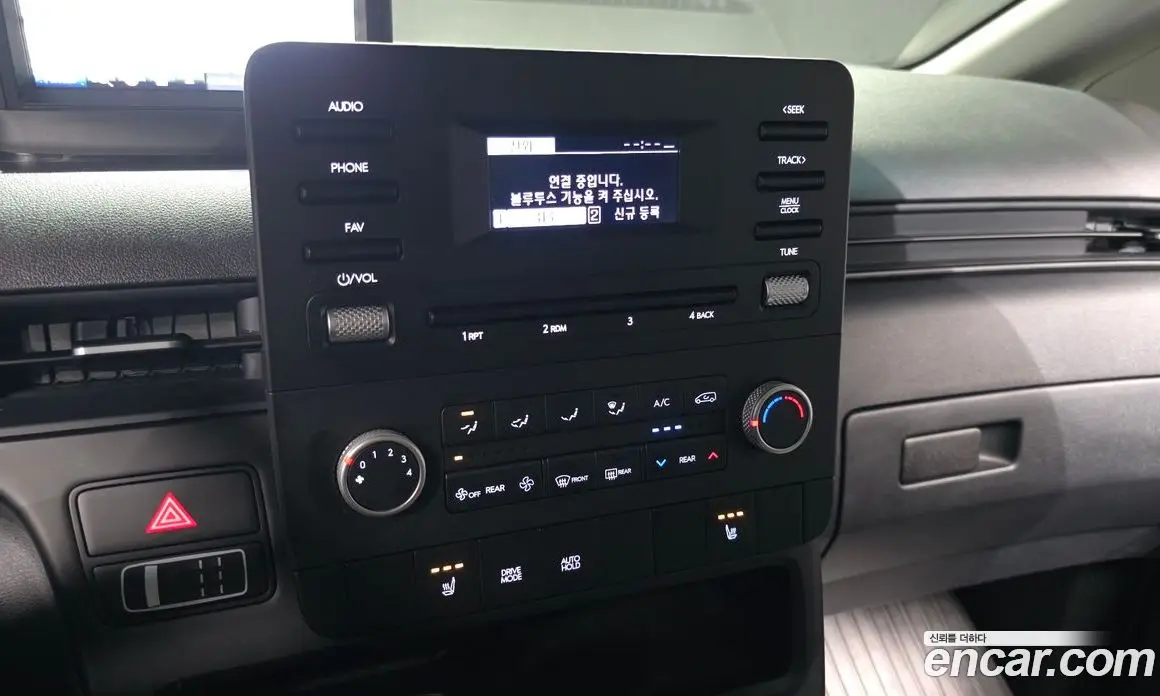 Hyundai Staria 2022 2.2 автомат (гидро), фото 22