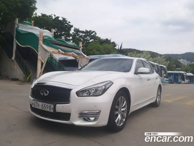Infiniti Q70 2015 3.7 автомат (гидро), миниатюра 1 Infiniti Q70 2015 3.7 автомат (гидро), миниатюра 1
