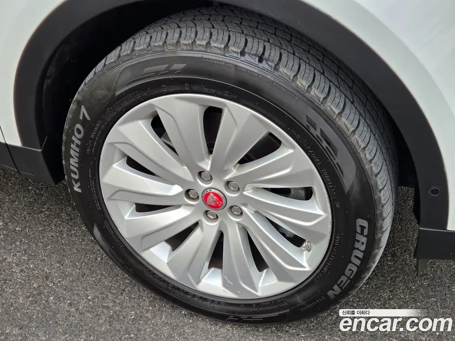 Jaguar E-Pace 2018 2.0 автомат (гидро), фото 5 Jaguar E-Pace 2018 2.0 автомат (гидро), фото 5