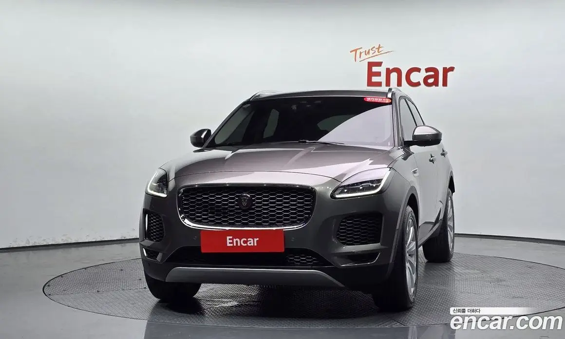 Jaguar E-Pace 2019 2.0 автомат (гидро), фото 2 Jaguar E-Pace 2019 2.0 автомат (гидро), фото 2