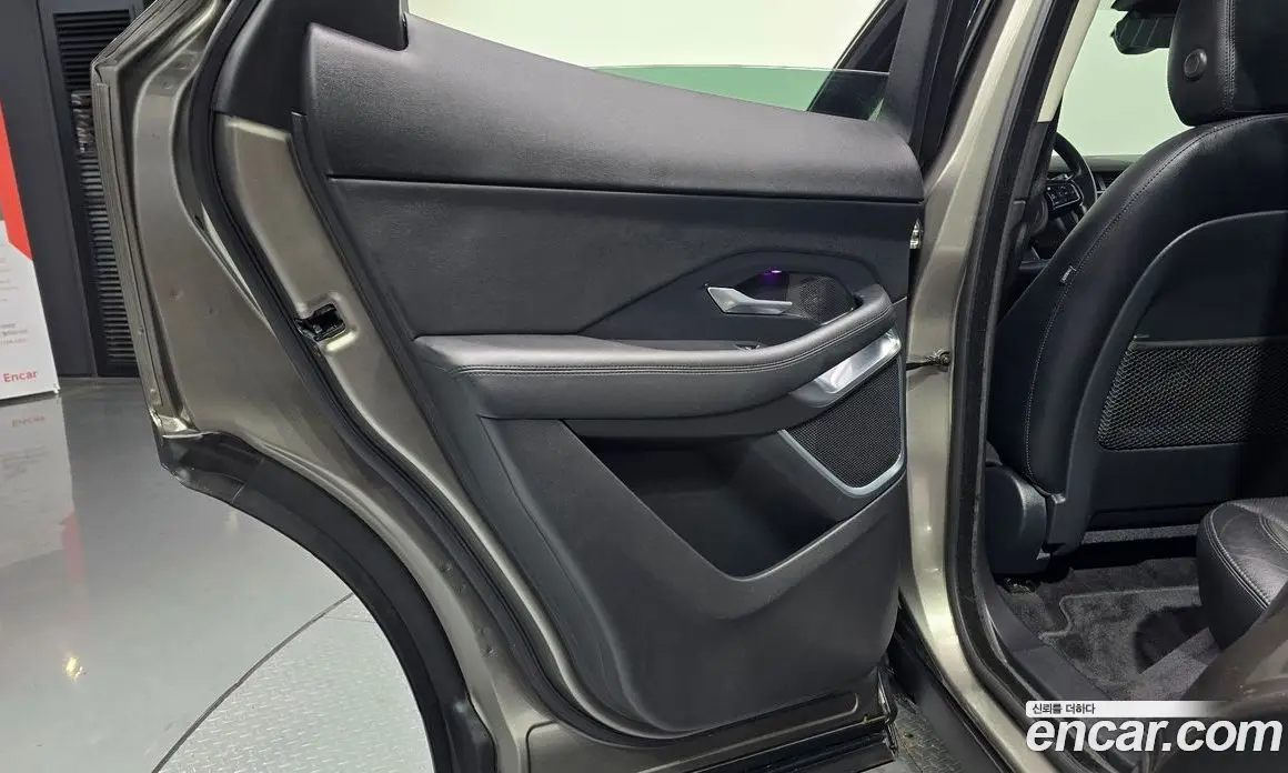 Jaguar E-Pace 2019 2.0 автомат (гидро), фото 14 Jaguar E-Pace 2019 2.0 автомат (гидро), фото 14
