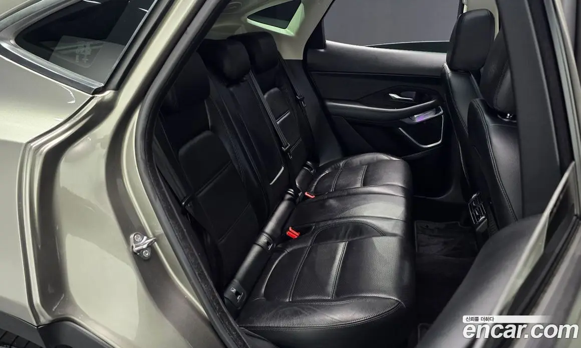 Jaguar E-Pace 2019 2.0 автомат (гидро), фото 15 Jaguar E-Pace 2019 2.0 автомат (гидро), фото 15